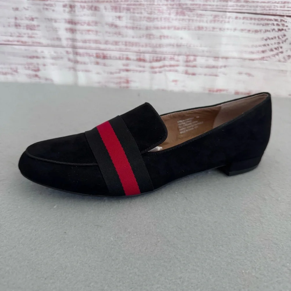 Madden Girl Black Tailored Loafer Flats - Picture 2 of 9